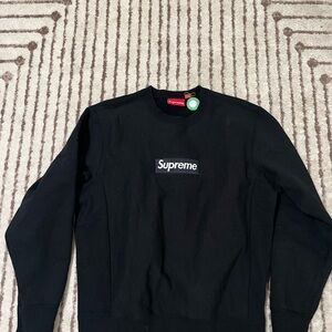 Supreme Classic Black Crewneck Sweater